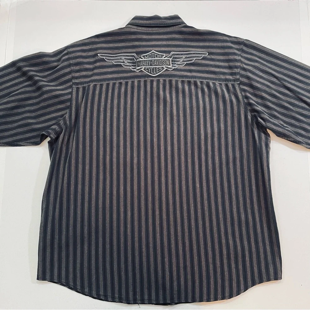 Vintage Harley-Davidson Men's Black and Red Pin‎ Striped Shirt